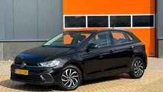 Zwart Gebruikt 2023 VW Polo Life Hatchback | € 19.900 (Eerlijke prijs)