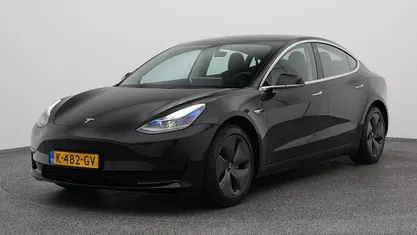 Zwart Occasion 2020 Tesla Model 3 Standard Range Sedan | € 21.400 (Eerlijke prijs)