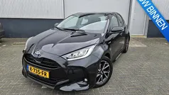 Zwart Gebruikt 2020 Toyota Yaris Hybrid Hatchback | € 18.900 (Goede deal)
