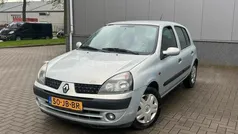 Grijs Gebruikt 2002 Renault Clio II Hatchback | € 1.750 (Eerlijke prijs)
