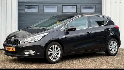 Occasion Kia Ceed 99 PK (72 kW) 2015 Zwart (metallic) Hatchback