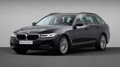Zwart Gebruikt 2022 BMW 520 Executive Stationwagen | € 36.880 (Goede deal)