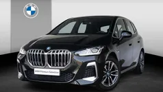 Zwart, metallic lak Gebruikt 2023 BMW 225 Active Tourer M Sport MPV | € 35.850 (Eerlijke prijs)