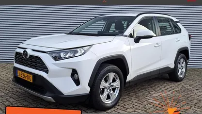 Wit metallic Gebruikt 2020 Toyota RAV4 Active SUV | € 26.495 (Goede deal)