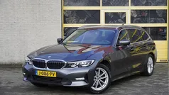Grijs Gebruikt 2020 BMW 320 Executive Stationwagen | € 25.950 (Goede deal)