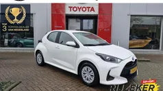 Wit Gebruikt 2023 Toyota Yaris Hybrid Active Hatchback | € 23.149 (Eerlijke prijs)
