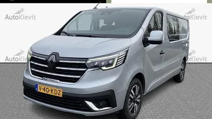 Grijs metallic Gebruikt 2024 Renault Trafic MPV | € 34.950 (Eerlijke prijs)
