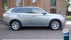 Grijs, metallic lak Gebruikt 2014 Mitsubishi Outlander P-HEV SUV | € 13.399 (Eerlijke prijs)
