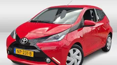 Rood Gebruikt 2017 Toyota Aygo X-play Hatchback | € 9.425 (Eerlijke prijs)