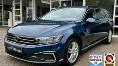 Blauw Gebruikt 2021 VW Passat GTE Stationwagen | € 20.950 (Goede deal)
