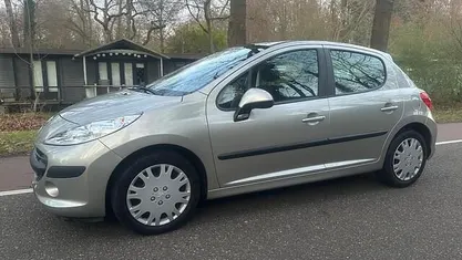 Grijs Occasion 2007 Peugeot 207 Hatchback | € 3.950 (Eerlijke prijs)
