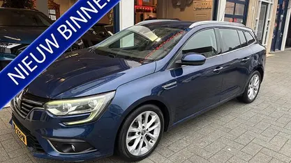 Occasion Renault Mégane GrandTour Signature 132 PK (97 kW) 2018 Blauw Stationwagen