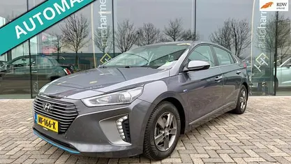 Grijs Occasion 2017 Hyundai Ioniq Premium Hatchback | € 14.745 (Eerlijke prijs)