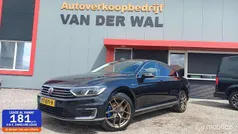 Zwart, metallic lak Gebruikt 2016 VW Passat Highline Sedan | € 10.999 (Super prijs)