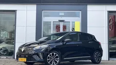 Zwart Gebruikt 2024 Renault Clio V Techno Hatchback | € 21.545 (Eerlijke prijs)
