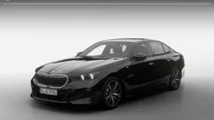 Zwart, metallic lak Nieuw 2025 BMW 530e M Sport Sedan | € 87.078 (Eerlijke prijs)