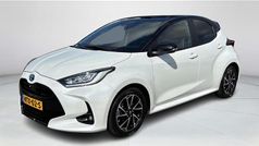 Wit Gebruikt 2022 Toyota Yaris Hybrid Executive Hatchback | € 23.745 (Eerlijke prijs)