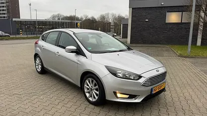 Grijs (metallic) Gebruikt 2015 Ford Focus Titanium Hatchback | € 5.450 (Eerlijke prijs)