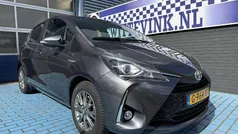 Grijs Gebruikt 2020 Toyota Yaris Hybrid Hatchback | € 17.950 (Eerlijke prijs)