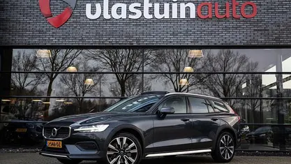 Grijs Occasion 2020 Volvo V60 CC Pro Stationwagen | € 34.950 (Eerlijke prijs)