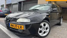 Zwart Gebruikt 2002 Alfa Romeo 147 Distinctive Hatchback | € 1.995 (Eerlijke prijs)