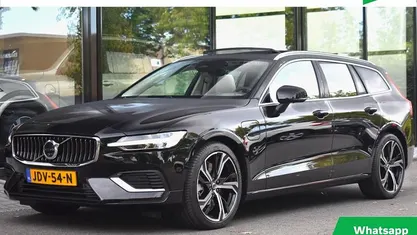 Zwart (metallic) Occasion 2025 Volvo V60 Plus Stationwagen | € 47.500 (Eerlijke prijs)