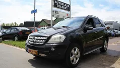 Zwart Gebruikt 2006 Mercedes ML320 SUV | € 4.450 (Eerlijke prijs)