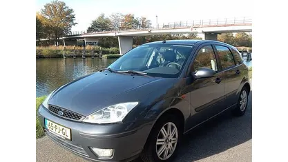 Grijs Gebruikt 2004 Ford Focus Futura Hatchback | € 1.550 (Eerlijke prijs)