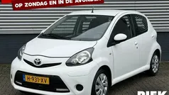 Wit Gebruikt 2013 Toyota Aygo Hatchback | € 4.499 (Eerlijke prijs)