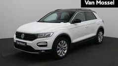 Zwart Gebruikt 2021 VW T-Roc Pro SUV | € 29.900 (Eerlijke prijs)