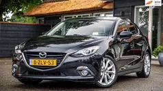 Zwart, metallic lak Gebruikt 2015 Mazda 3 Hatchback | € 13.449 (Eerlijke prijs)