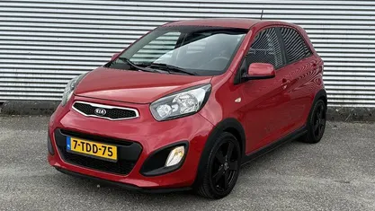 Rood Occasion 2014 Kia Picanto Hatchback | € 6.450 (Eerlijke prijs)