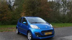 Blauw (metallic) Gebruikt 2013 Peugeot 107 Active Hatchback | € 3.950 (Eerlijke prijs)
