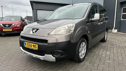 Grijs, metallic lak Occasion 2012 Peugeot Partner Access MPV | € 5.650 (Eerlijke prijs)