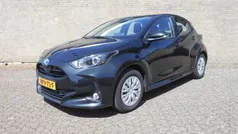 Zwart Gebruikt 2024 Toyota Yaris Hybrid Active Hatchback | € 22.640 (Eerlijke prijs)