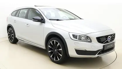 Zilver Gebruikt 2017 Volvo V60 CC Stationwagen | € 25.350 (Eerlijke prijs)