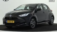 Zwart Gebruikt 2021 Toyota Yaris Hybrid Hatchback | € 19.945 (Eerlijke prijs)