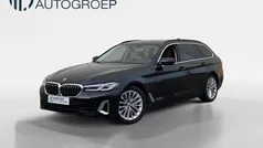 Zwart (metallic) Gebruikt 2021 BMW 530e Luxury Line Stationwagen | € 28.945 (Super prijs)