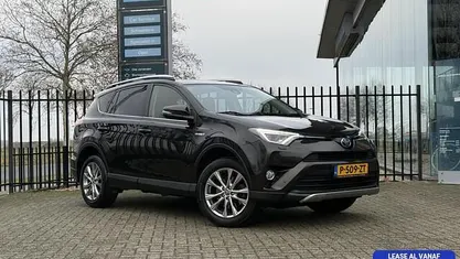 Bruin Gebruikt 2017 Toyota RAV4 Business Edition SUV | € 23.950 (Goede deal)