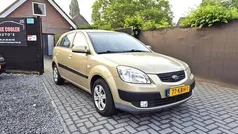 Beige Gebruikt 2009 Kia Rio Hatchback | € 3.499 (Eerlijke prijs)