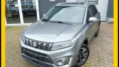 Grijs Gebruikt 2020 Suzuki Vitara Style SUV | € 17.949 (Eerlijke prijs)