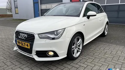 Wit Occasion 2011 Audi A1 S-Line Hatchback | € 6.199 (Eerlijke prijs)