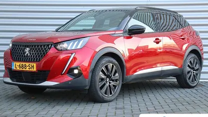 Rood Occasion 2021 Peugeot 2008 GT SUV | € 18.895 (Eerlijke prijs)