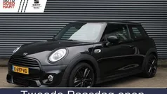 Zwart, metallic lak Gebruikt 2021 Mini Cooper Business Hatchback | € 20.895 (Eerlijke prijs)