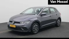 Grijs Gebruikt 2023 VW Polo Life Hatchback | € 19.900 (Eerlijke prijs)