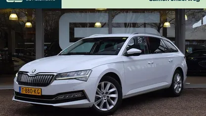 Wit Occasion 2023 Skoda Superb Business Line Stationwagen | € 26.898 (Eerlijke prijs)