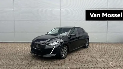 Zwart Gebruikt 2023 Peugeot e-208 Allure Hatchback | € 19.940 (Eerlijke prijs)