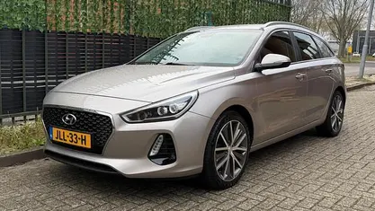 Grijs Occasion 2017 Hyundai i30 Premium Stationwagen | € 8.490 (Eerlijke prijs)