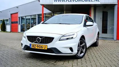 Gebruikt 2018 Volvo V40 Business Edition Hatchback | € 13.950 (Eerlijke prijs)