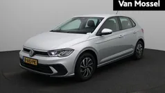 Grijs Gebruikt 2022 VW Polo Life Hatchback | € 19.900 (Eerlijke prijs)